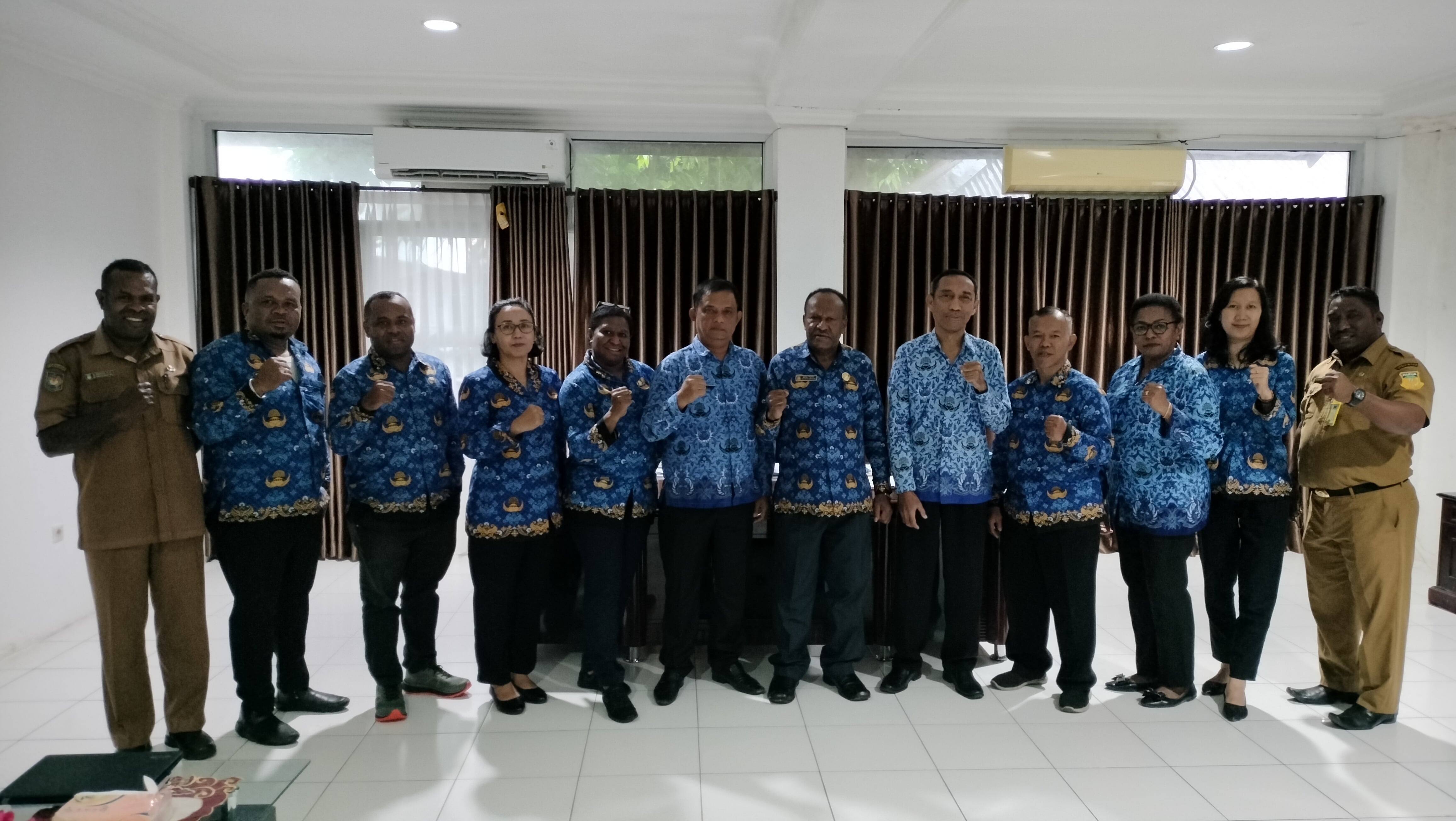 PLT. KEPALA DINAS PIMPIN RAPAT BIDANG PERIZINAN